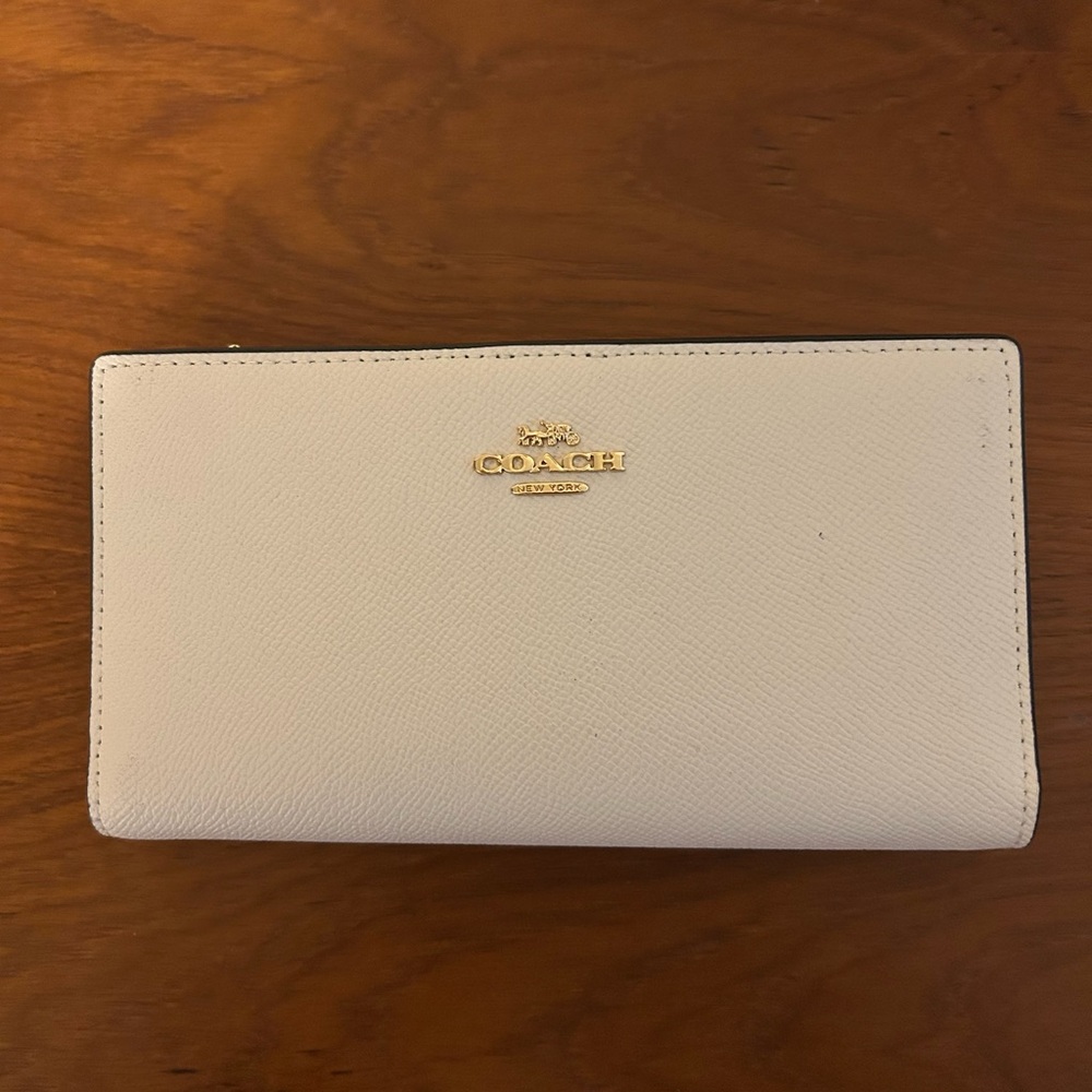 ✨🌸Coach Slim Fit in Chalk🌸✨